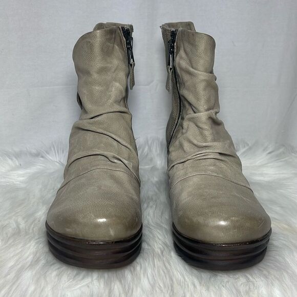 Mix Mooz Zulu NWOT Tan/Dove Grey Ruched Leather Side Zip Booties Sz 41/U… - Picture 3 of 7